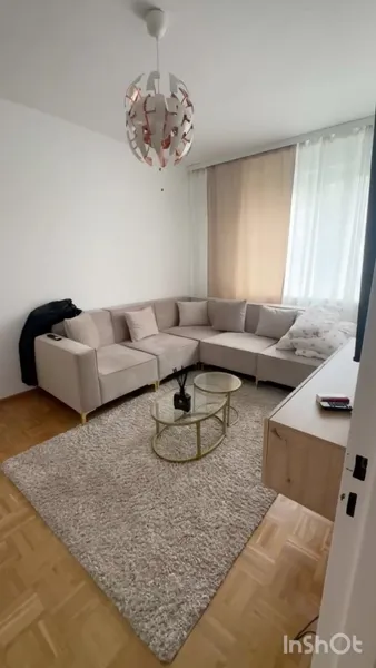 Vollständig renovierte Wohnung mit zweieinhalb Zimmern und Einbauküche in Berlin — photo 1